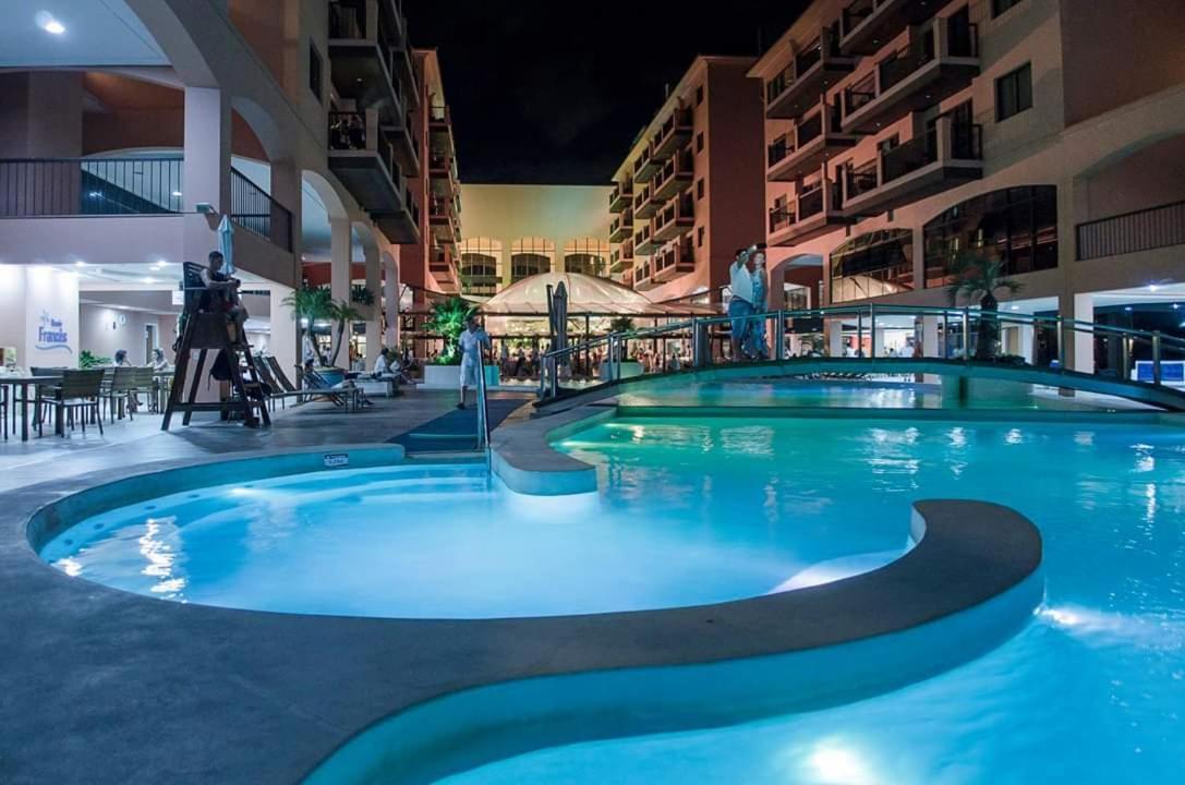 Apto Pes Na Areia Em Hotel Jurere Beach Jurere Internacional Florianopolis Ngoại thất bức ảnh